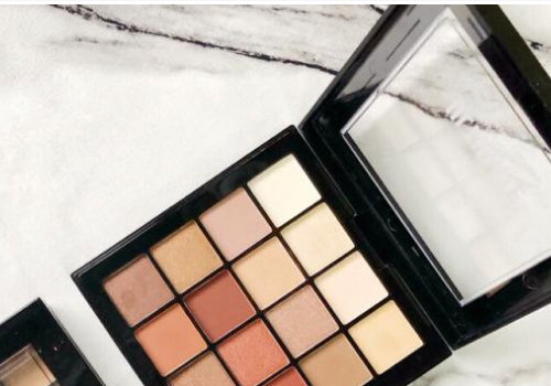 <b>涂完眼影过一段时间颜色变浅是怎么回事</b>